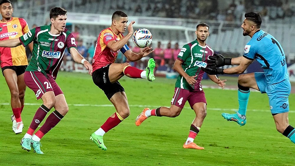 | Photo: AP/Swapan Mahapatra : Mohun Bagan Vs East Bengal in their ISL clash